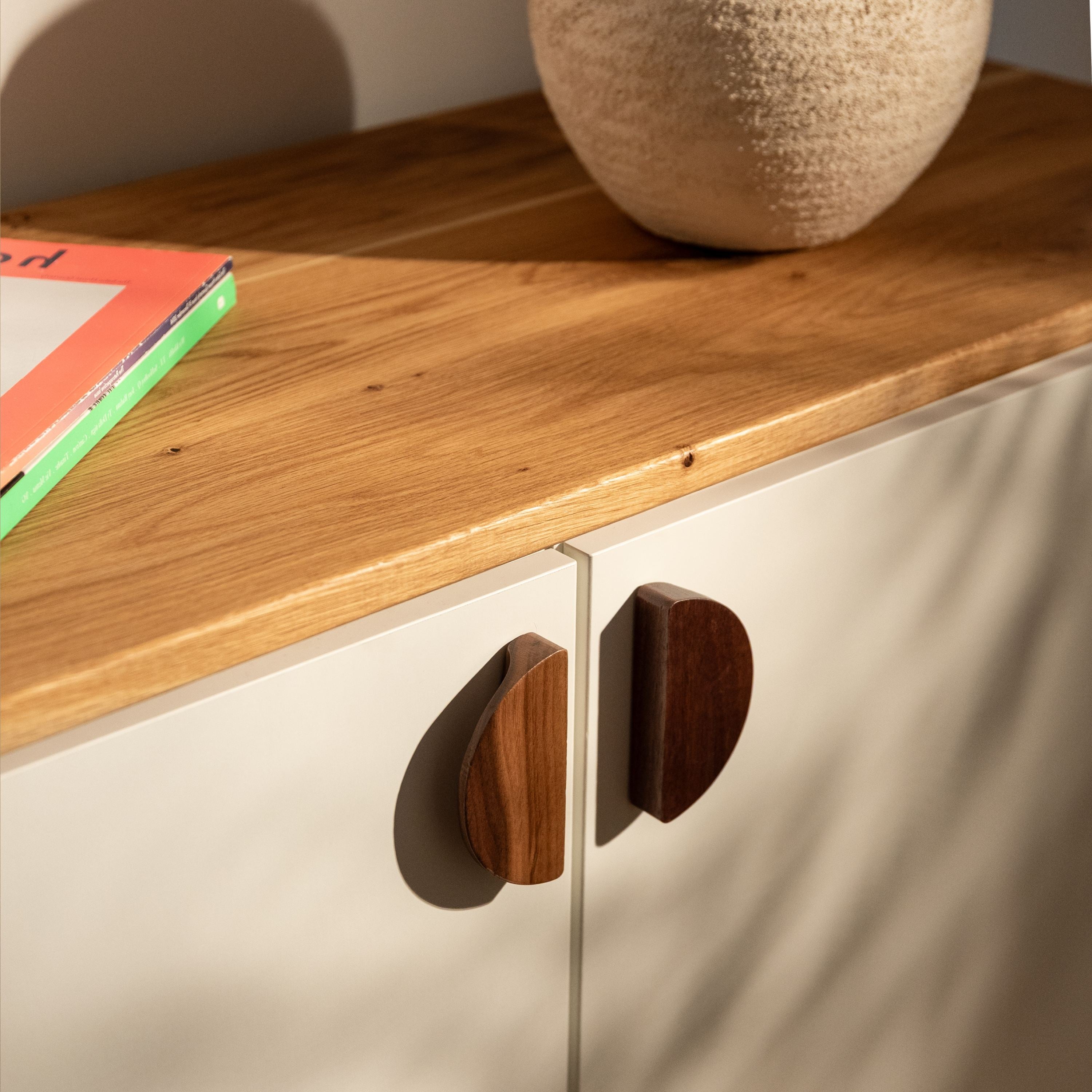 Furniture handle HALBMOND