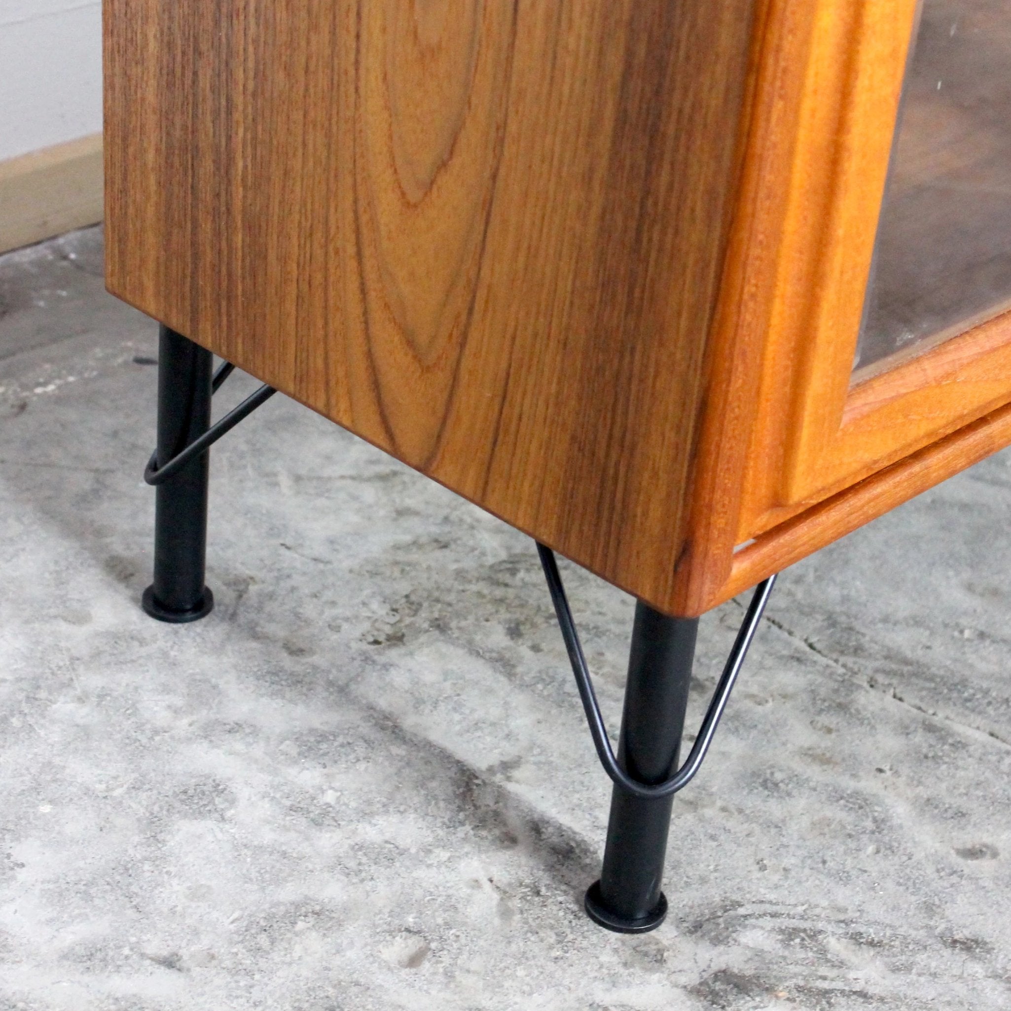 Set of 4 furniture feet V-PIPE